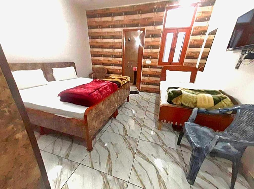 Chandu Guest house